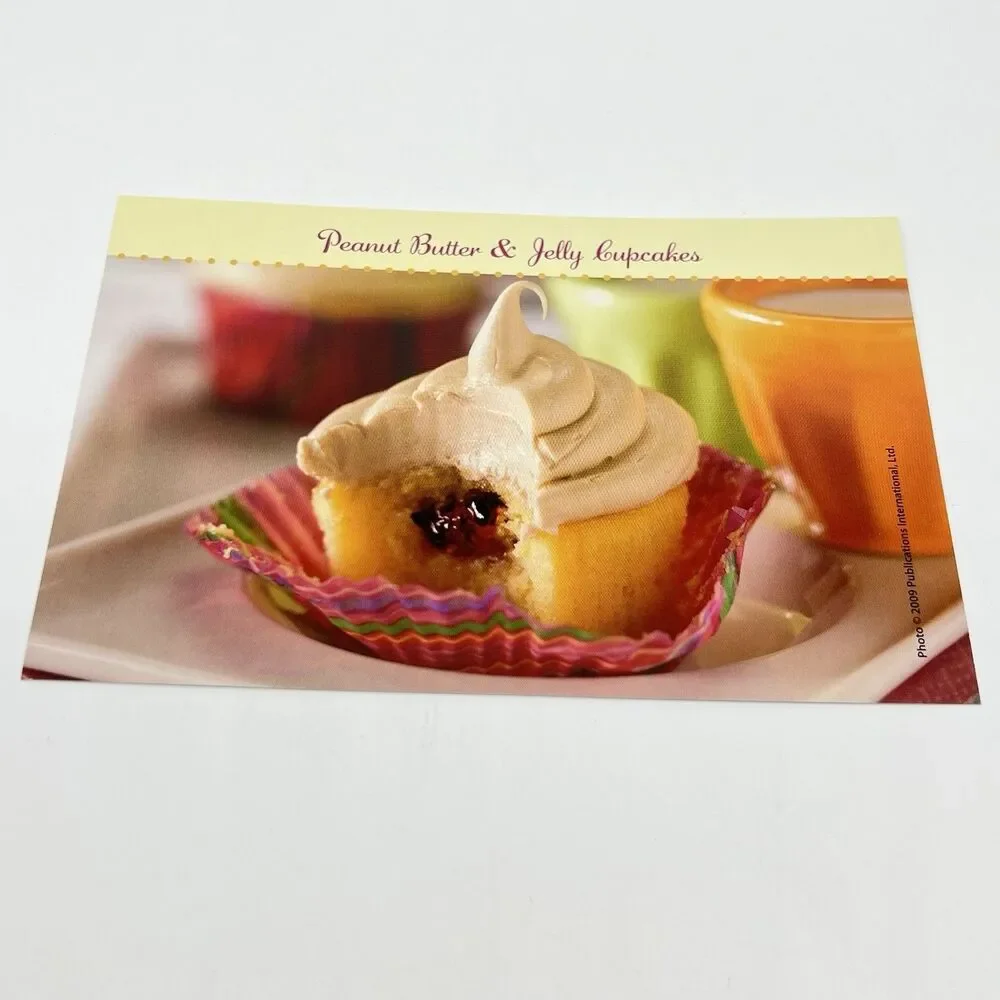 CUPCAKES Recipe Box Keepsake Tin w/99 Recipes & Dividers Desserts Metal Hinged